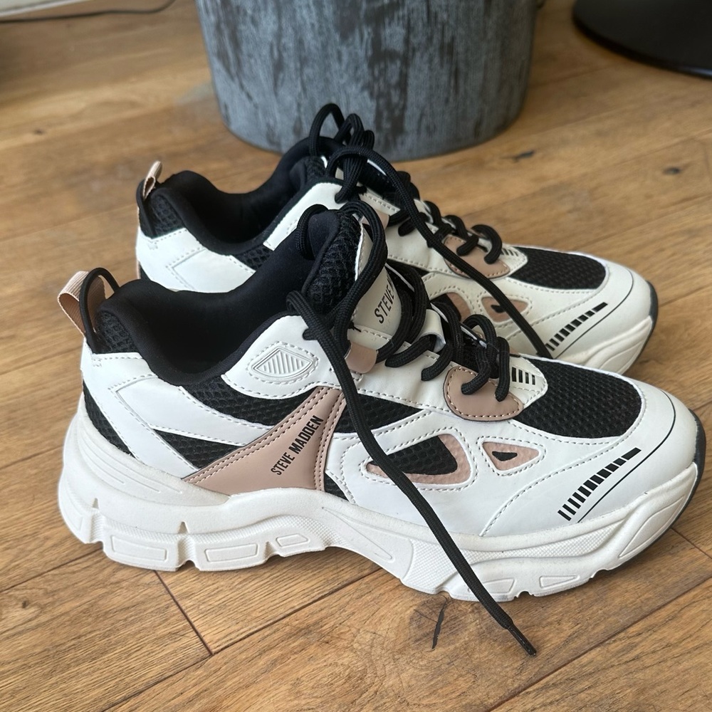 Steve Madden Clydie/Possession Chunky Sneaker